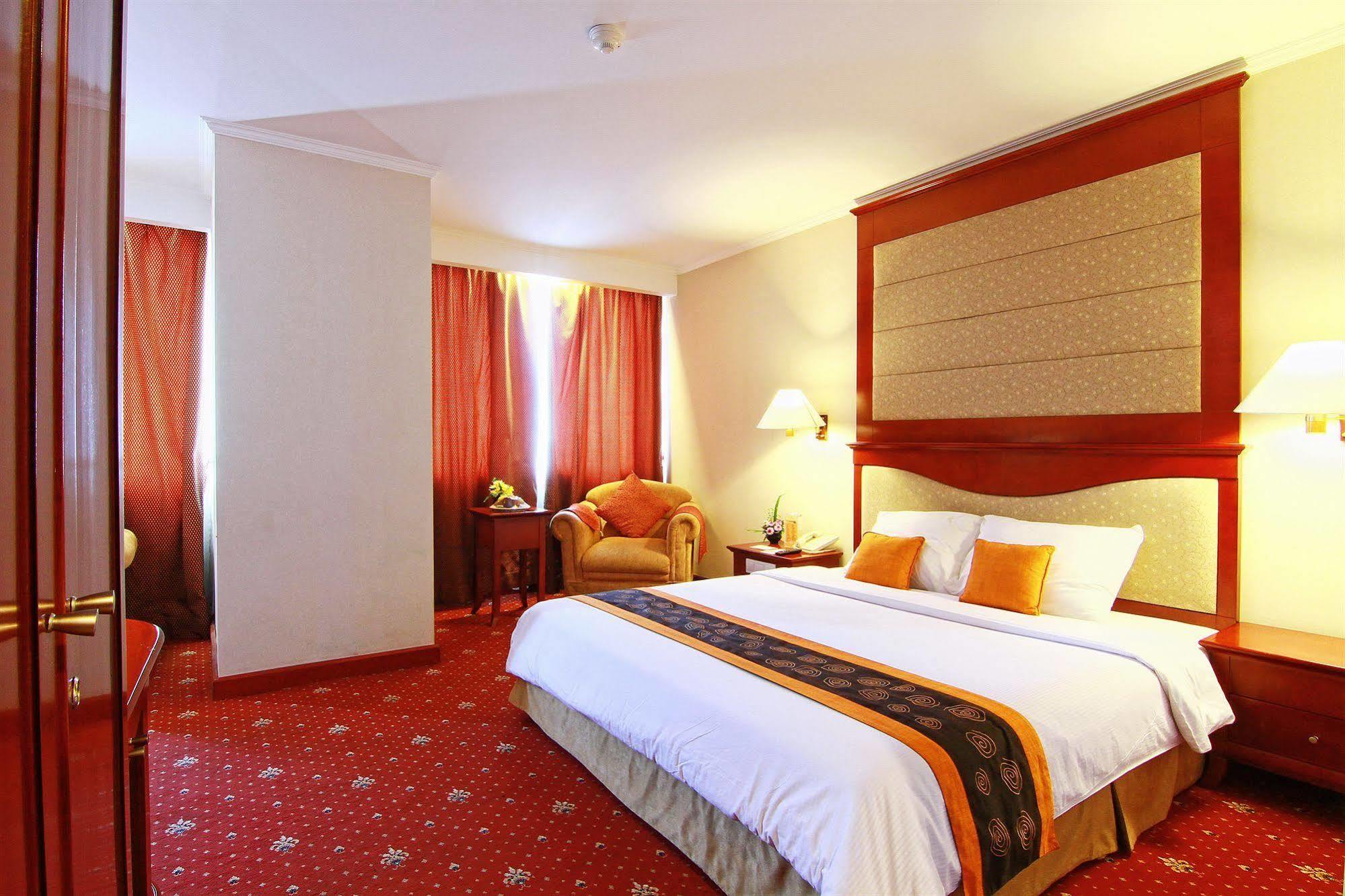 Grand Arkenso Park View Hotel Semarang Exterior foto